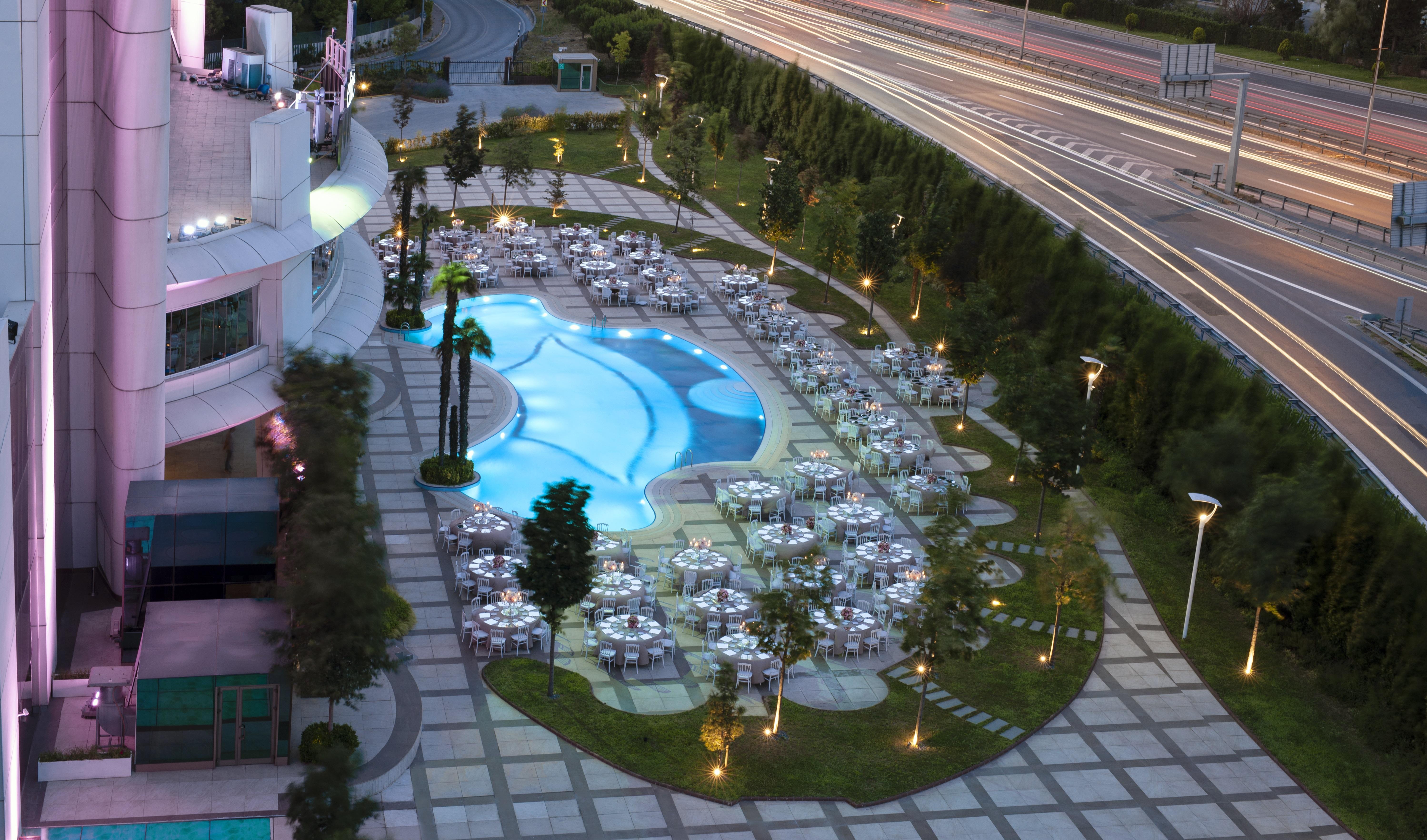 โรงแรมเอลิต เวิลด์ ยุโรป อิสตันบูล ภายนอก รูปภาพ The pool at the hotel