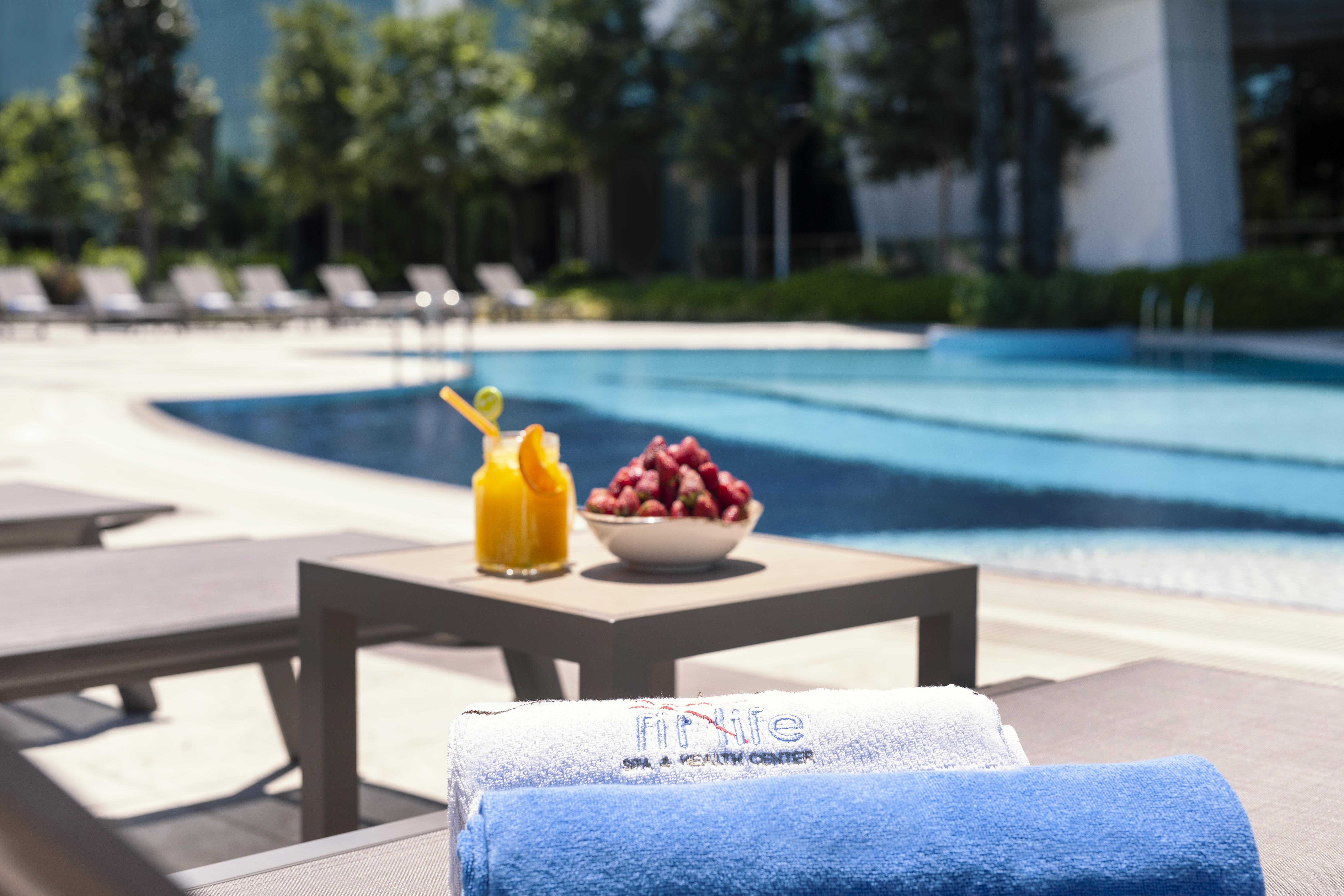 โรงแรมเอลิต เวิลด์ ยุโรป อิสตันบูล ภายนอก รูปภาพ Pool at the hotel