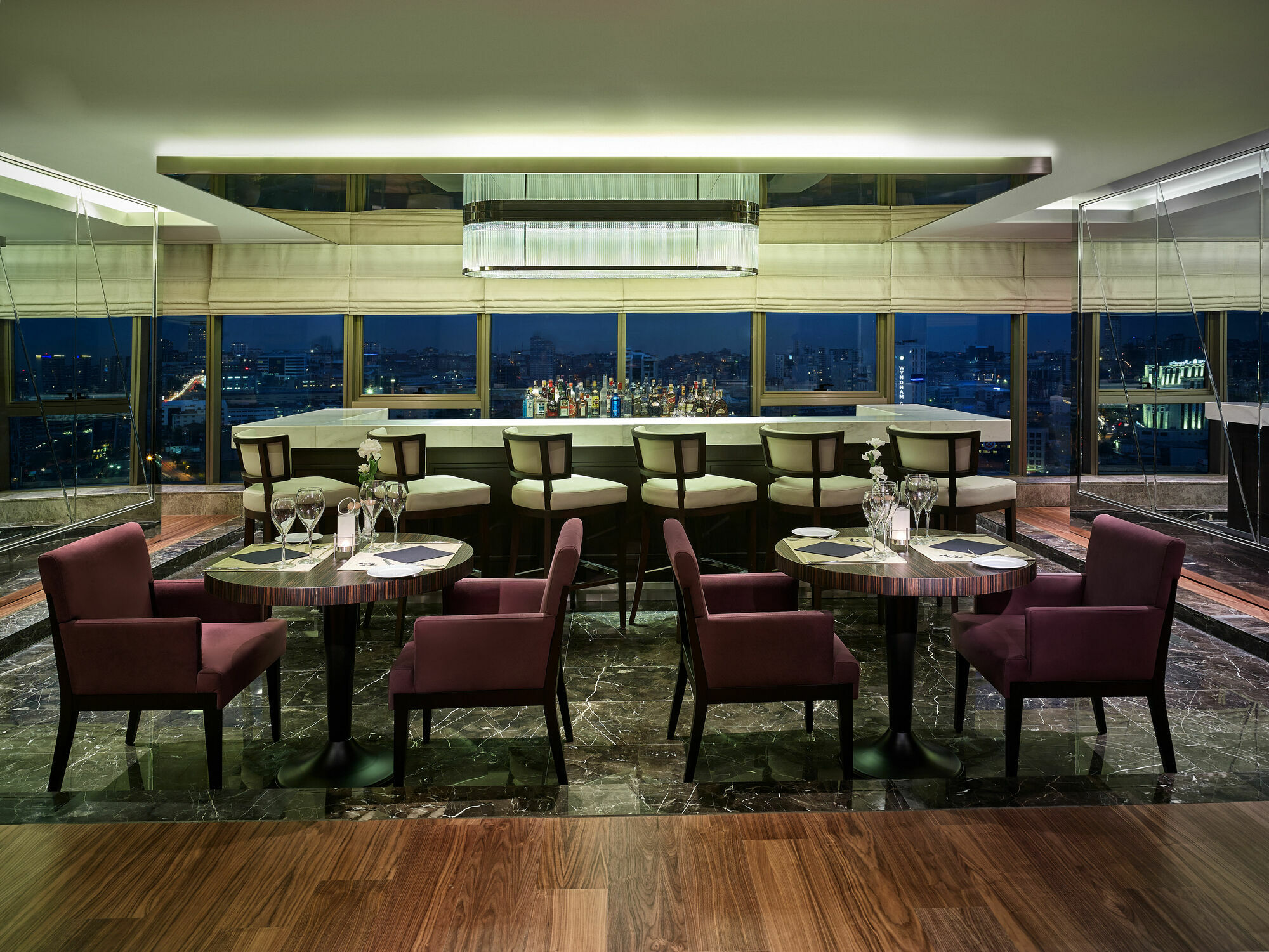โรงแรมเอลิต เวิลด์ ยุโรป อิสตันบูล ภายนอก รูปภาพ The bar at the 39th floor